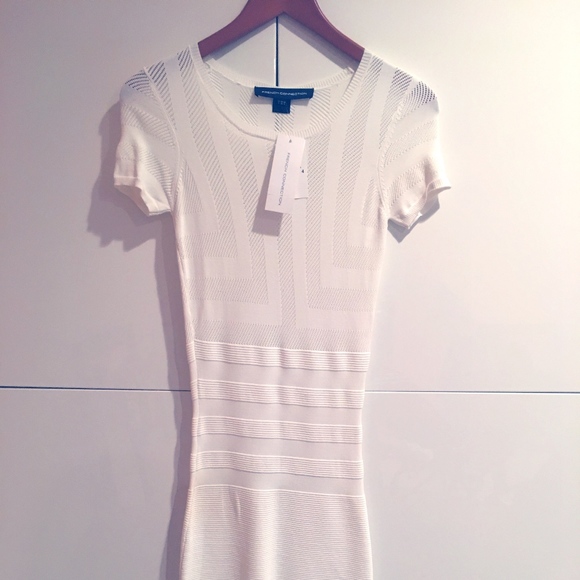 white short sleeve bodycon dress